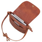Damen Handtasche Leder cognac mit einem Reißverschlussfach und Überschlagdeckel