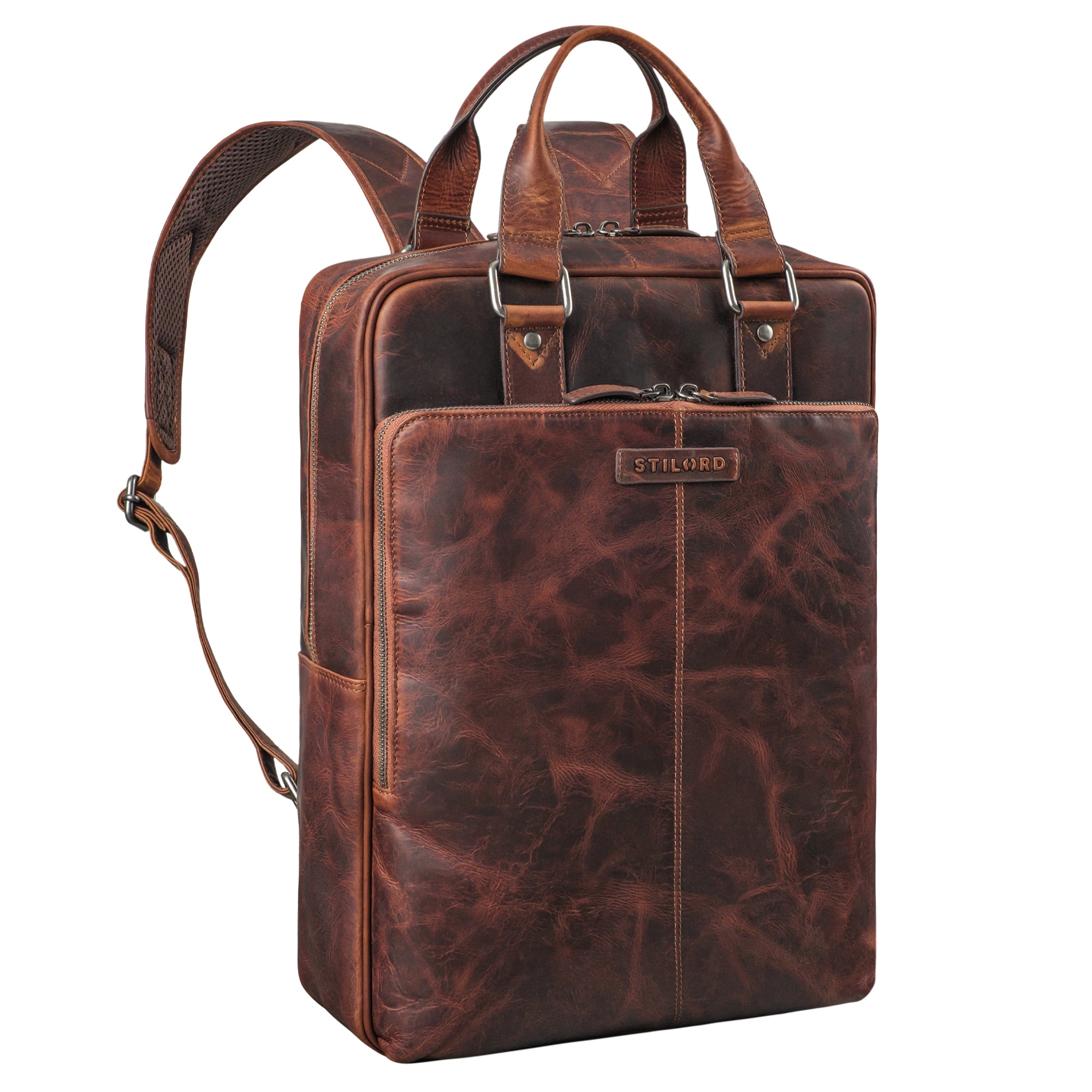 Laptoprucksack cognac für 15,6 Zoll Laptop aus der schrägen Frontalperspektive