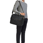 Schwarze Ledertasche zum Umhängen